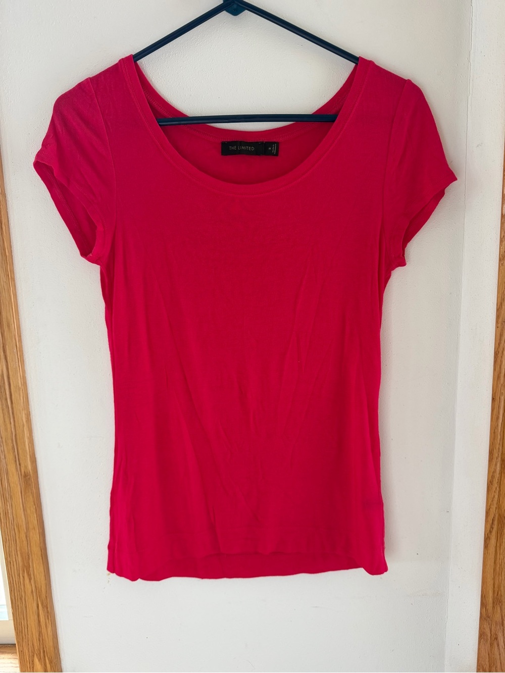 The Limited Short Sleeve Scoop Neck Tee in Red